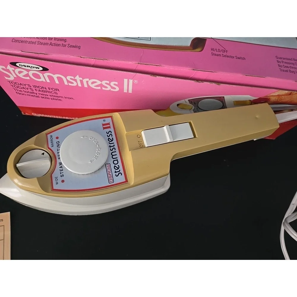 Vintage Oscrow Steamstress II 2‎ Lightweight Travel Steam Iron Made In The USA